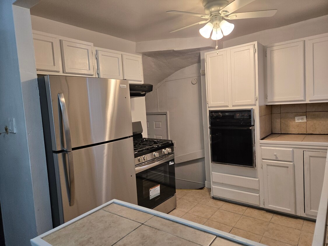 Building Photo - 16037 Halsted St