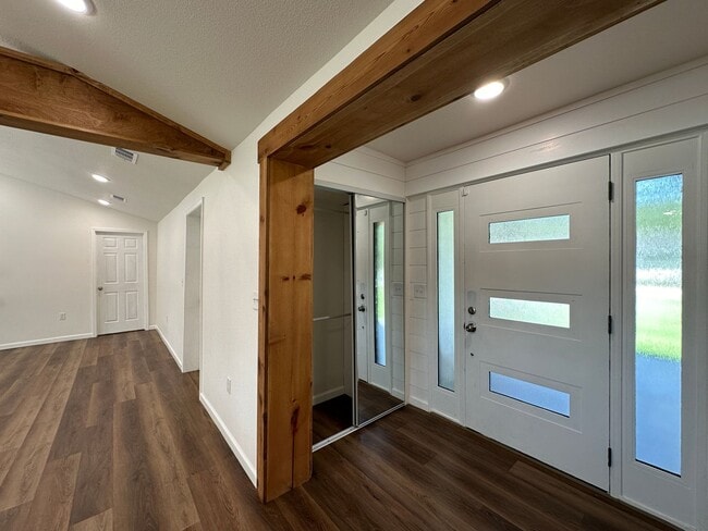 Building Photo - 865 N Ulmer St