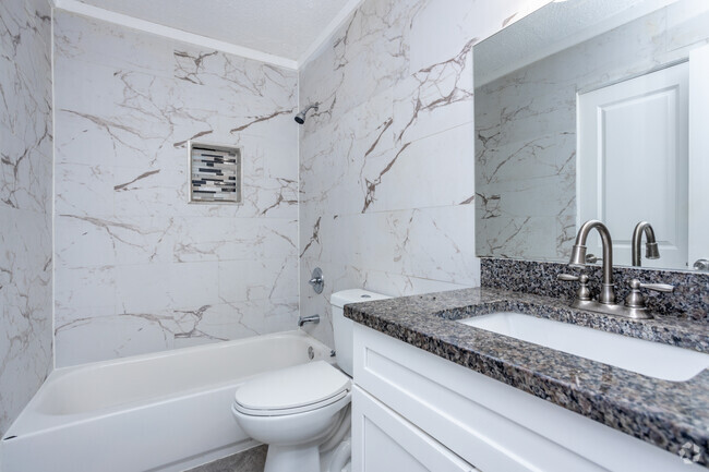 3HAB, 1,5BA - 1,340 ft² - Baño principal - Crystal Townhomes