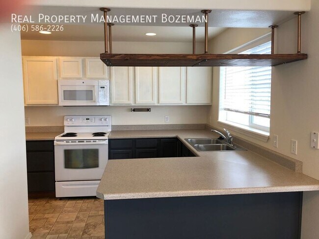 Building Photo - 1112 Longbow Ln