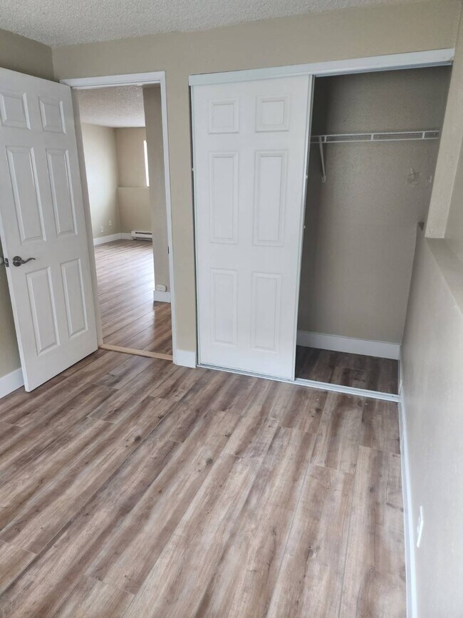 Foto del edificio - 2808 E Everett Ave