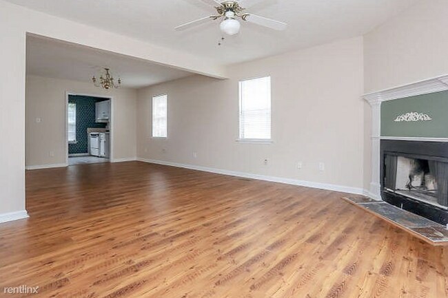 Foto del edificio - 2 br, 2 bath House - 1013 Fleetwood Dr