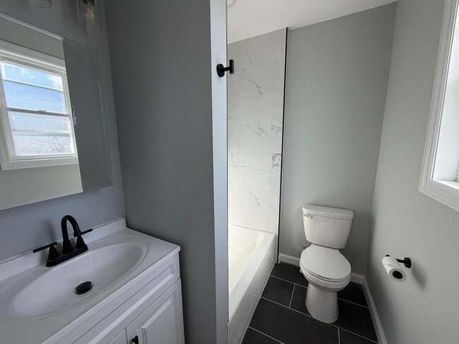 Building Photo - 17 E 15th St