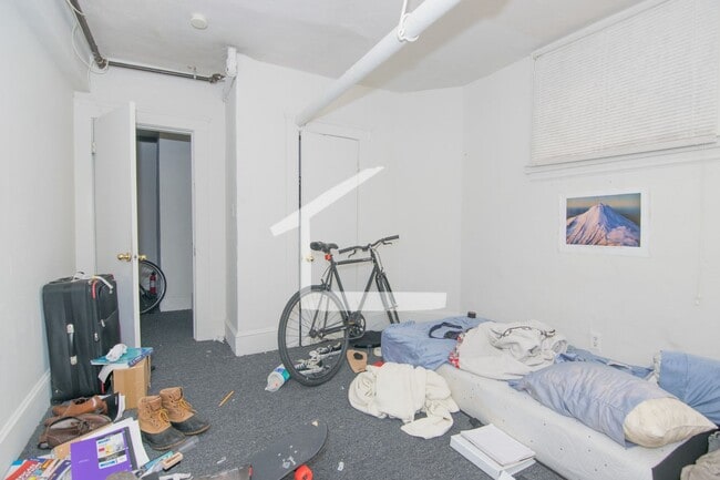 Building Photo - Packards Corner BU 4 bed 1.5 bath for 9.1 Heat Hw inc Students ok,