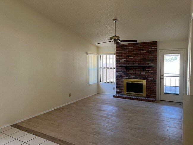 Foto del edificio - 3 BEDROOM 2 BATHS WITH A FIREPLACE / 101 &...