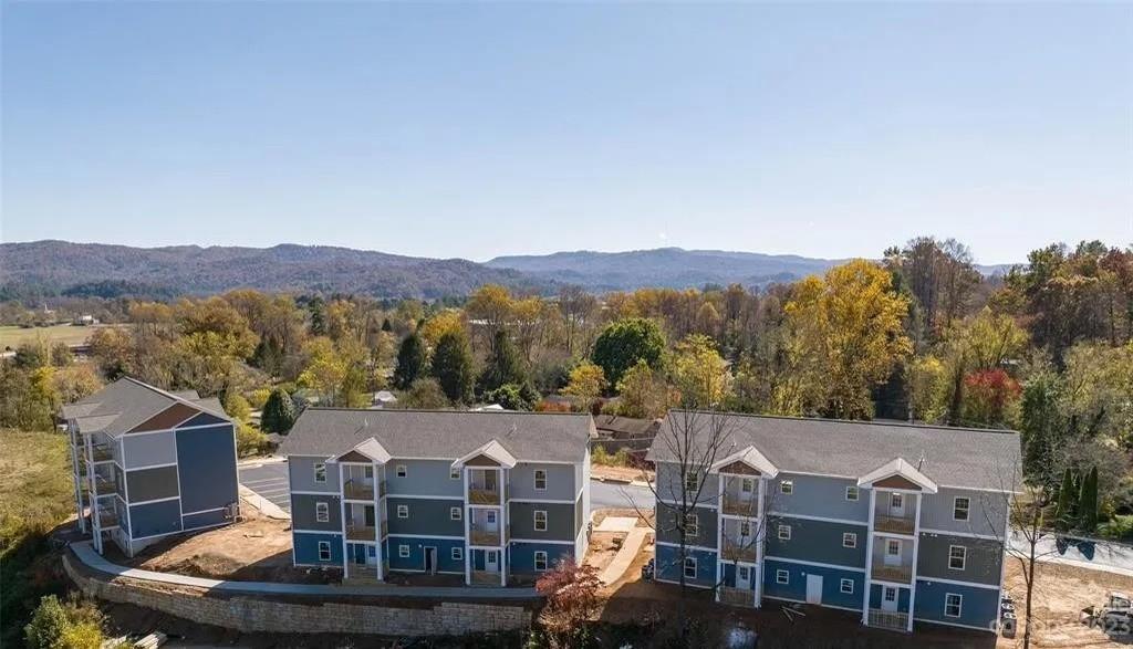 Foto principal - 95 Maple Grove Ln