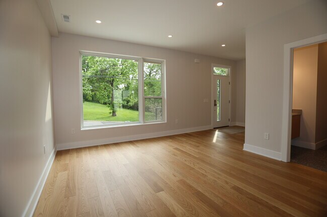 Foto del edificio - 211 Sunset Rd