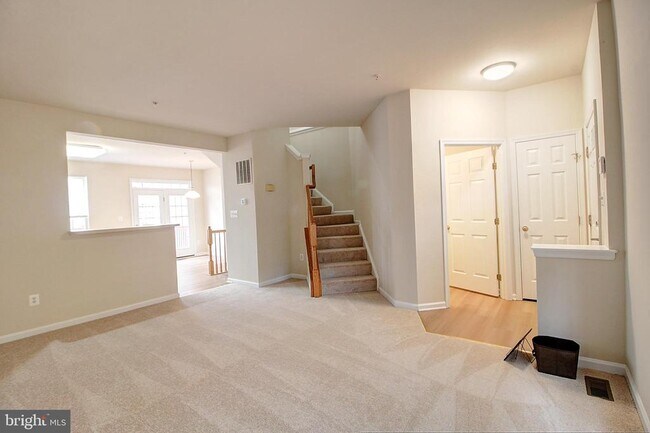 Foto del edificio - 1802 Wheyfield Dr