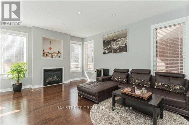 Building Photo - 79 Acer Crescent