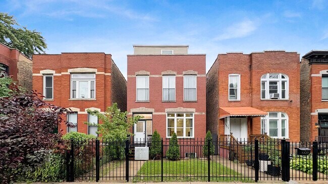 Foto del edificio - 1329 N Oakley Blvd
