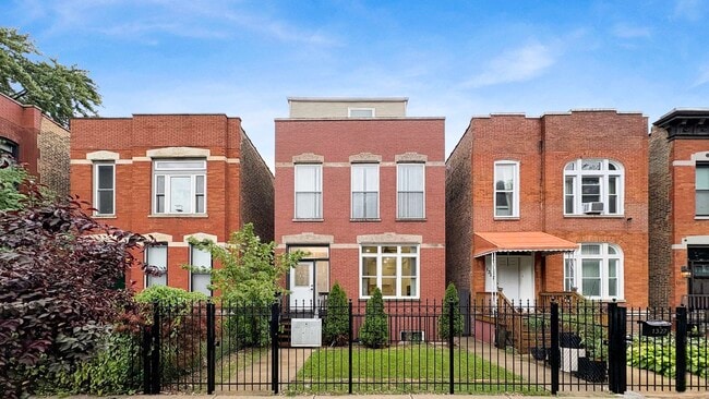 Building Photo - 1329 N Oakley Blvd