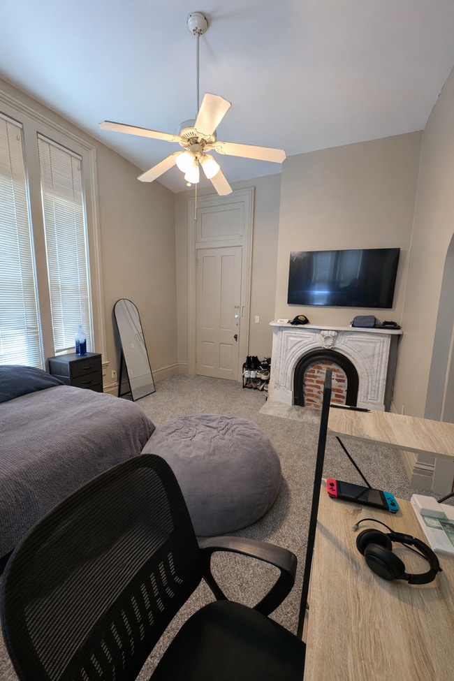 Interior Photo - Wall Street