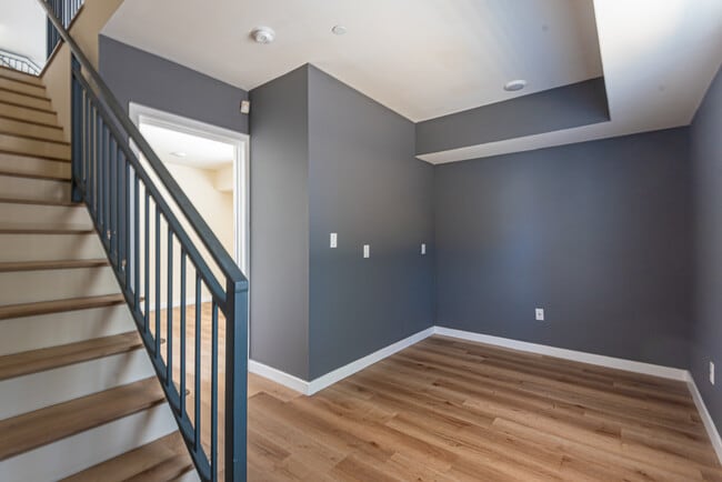 Entryway Den - 16753-16755 1/2 Sherman Way