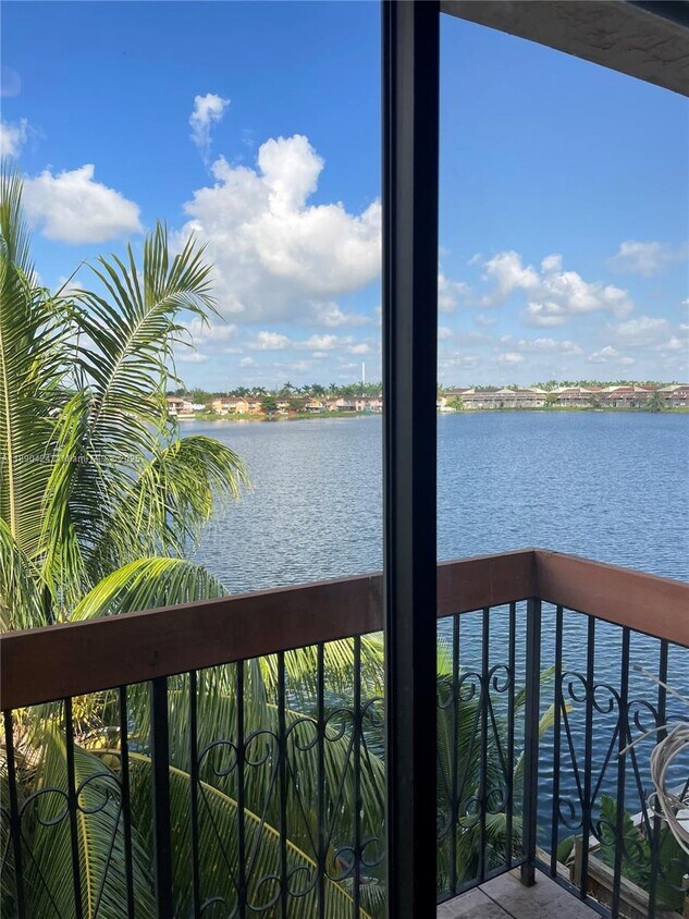 Foto principal - 5650 W 26th Ct