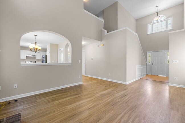 Building Photo - Very quiet and private location in heart of RTP