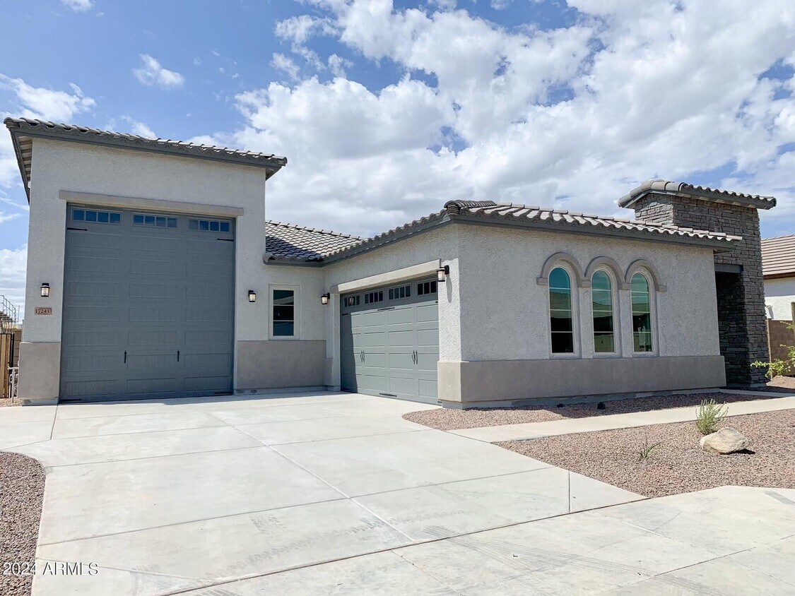 Primary Photo - 17243 W Echo Ln