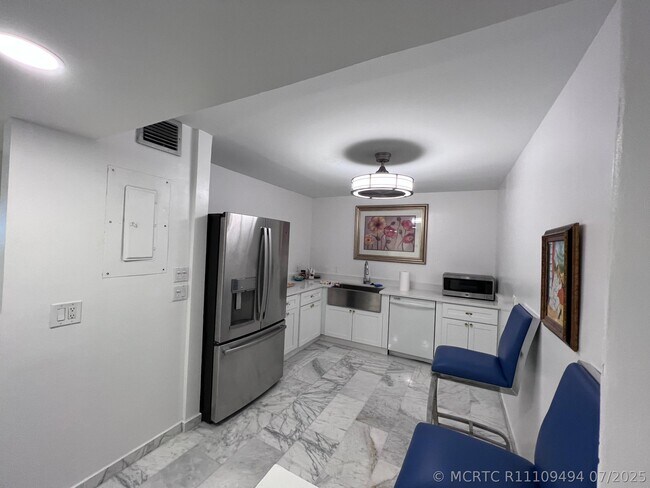 Building Photo - 3610 S Ocean Blvd