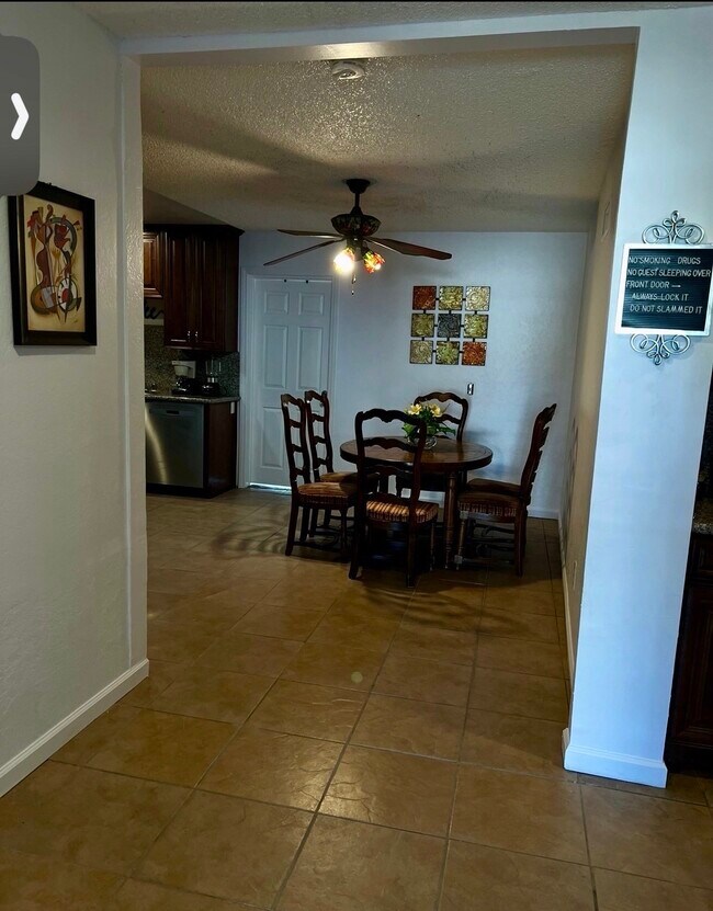 Foto del edificio - 10808 Esmond Ct