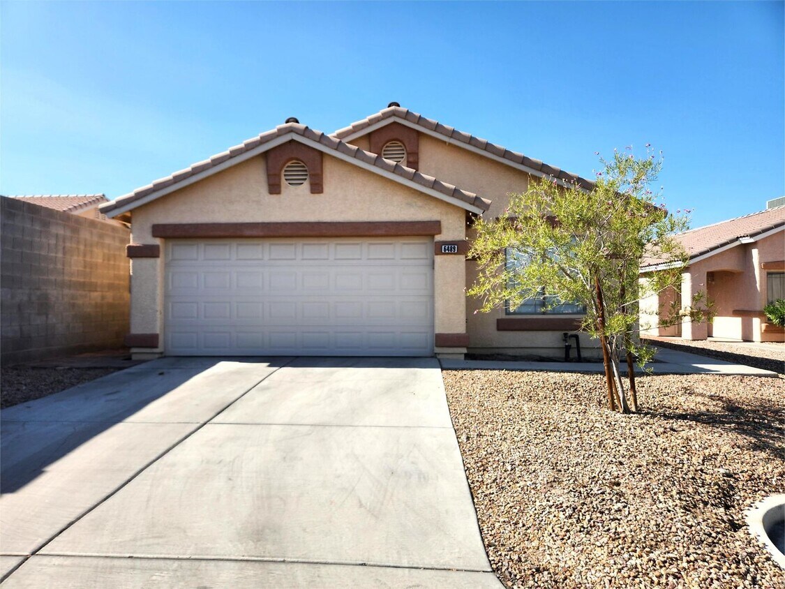 Primary Photo - Single-Story Home with 2-Car Garage in Cul...