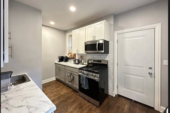 Foto del edificio - 6259 N Lakewood Ave