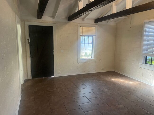Building Photo - Charming Downtown Fairhope Cottage