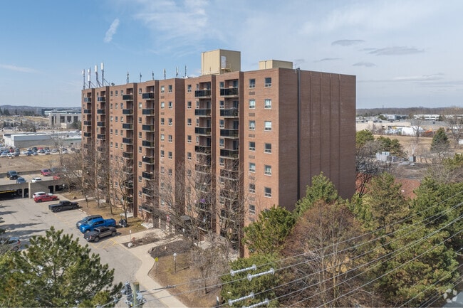 Building Photo - 383 Albert St