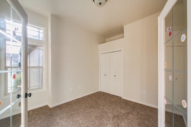 Foto del edificio - 4670 E Flores Ct