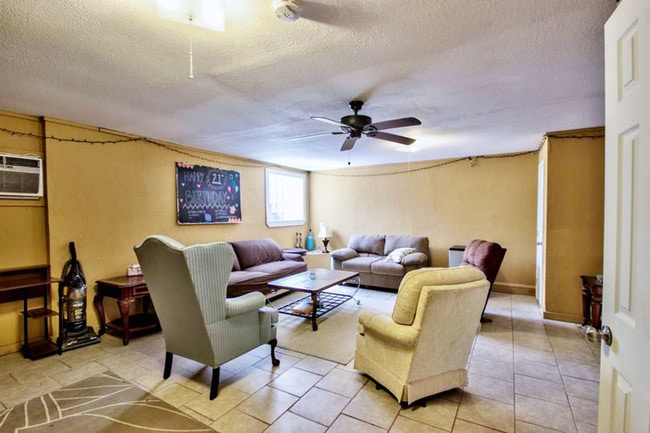 Building Photo - 1307 Airport Dr