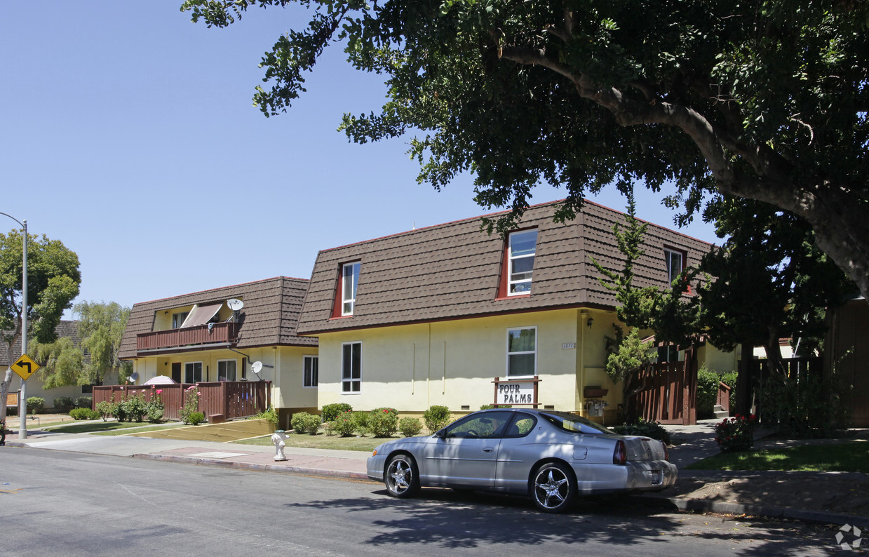 Foto del edificio - Four Palms Apartments