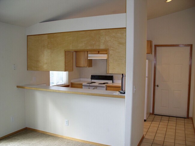 Building Photo - 2132-2142 SW Reindeer