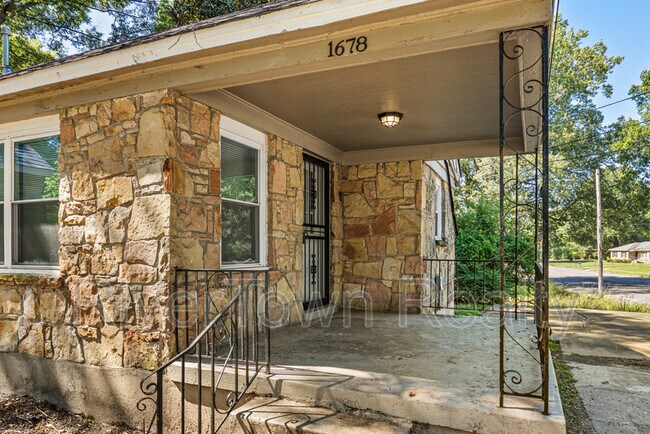 Building Photo - 1678 Alta Vista Ave