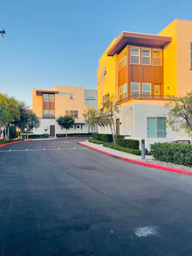 Building Photo - 9210 Sunshine Pl