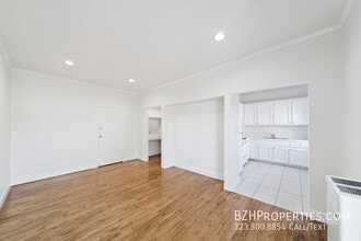 Building Photo - 1267 Vin Scully Ave