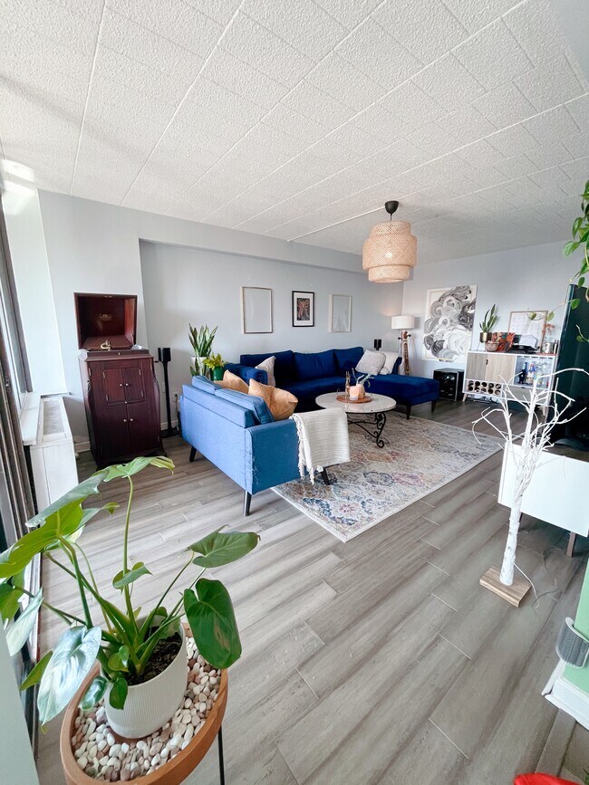 Foto del edificio - 9060 Palisade Ave