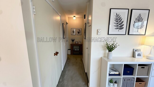 Foto del edificio - Spacious 3-Bedroom Townhome with 2-Car Garage & Community Pool Access