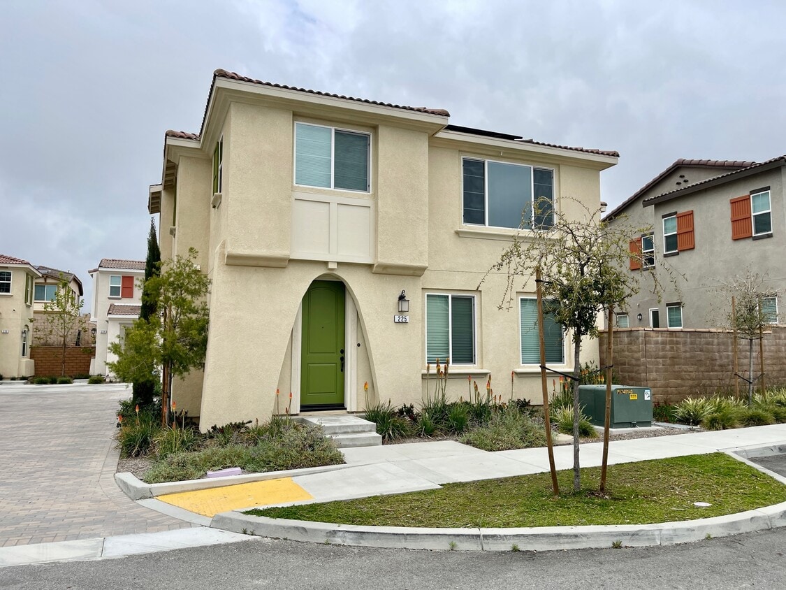 7155 Citrus Ave Unit 225, Fontana, CA 92336 Condo for Rent in Fontana