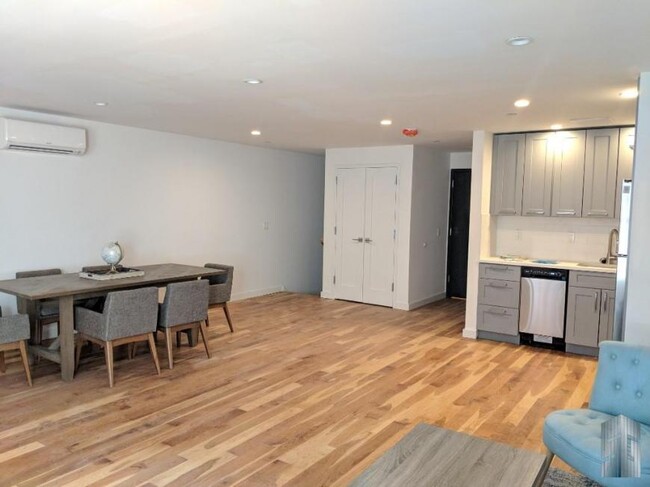 Foto del edificio - 1 bedroom in BROOKLYN NY 11216