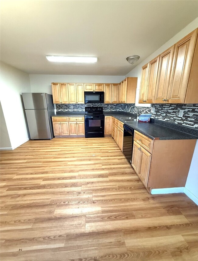 Building Photo - 206 Liberty Dr