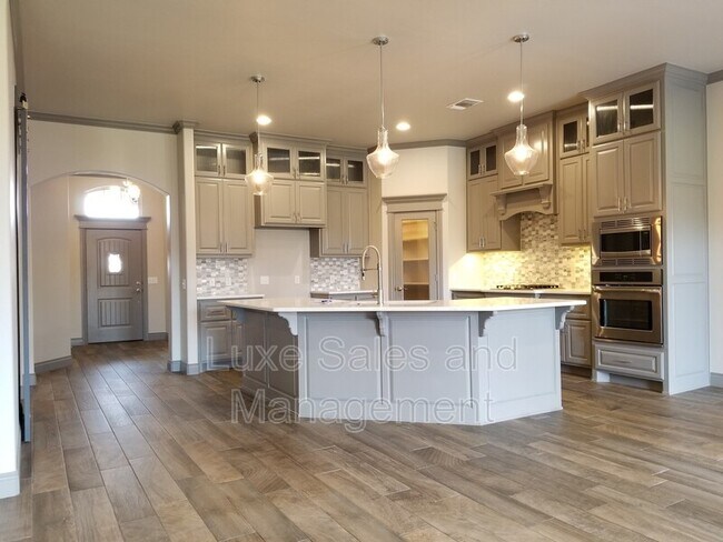 Building Photo - 1433 Kelley Pointe Pkwy