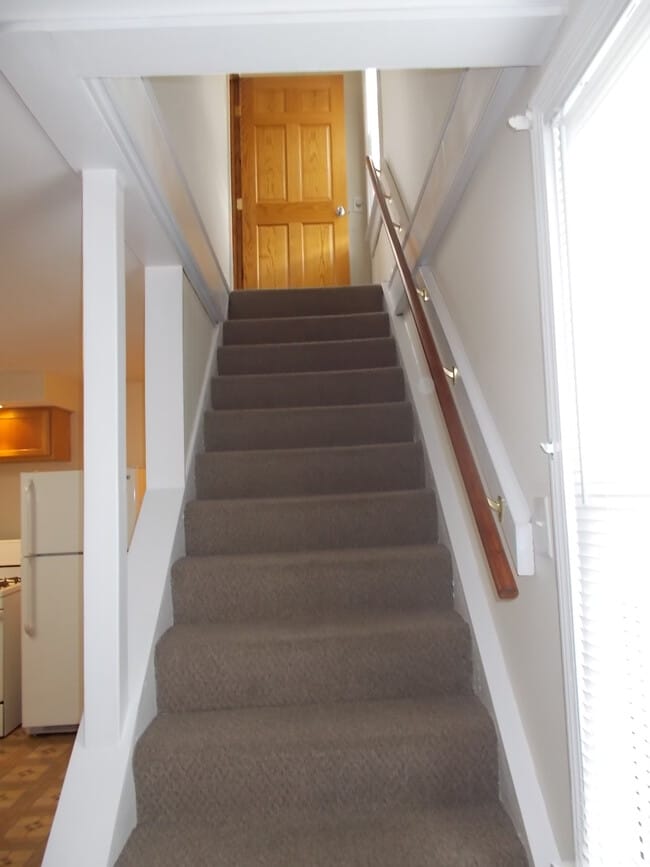 steps to second floor - 536 Spikenard St