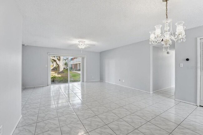 Foto del edificio - 3011 George Mason Ave