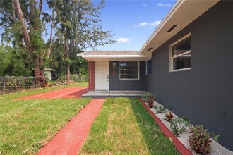 Building Photo - 11717 NW 22nd Ct