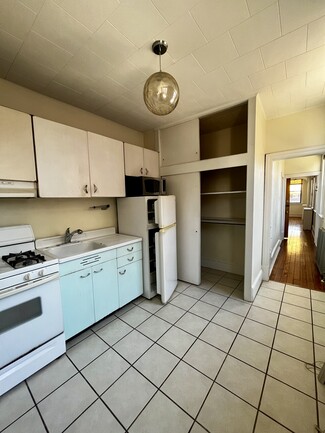 Building Photo - 921 Christian St