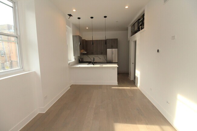 Building Photo - 1236 W Hubbard St