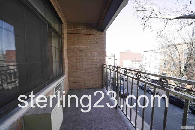Building Photo - 2320 30th Dr