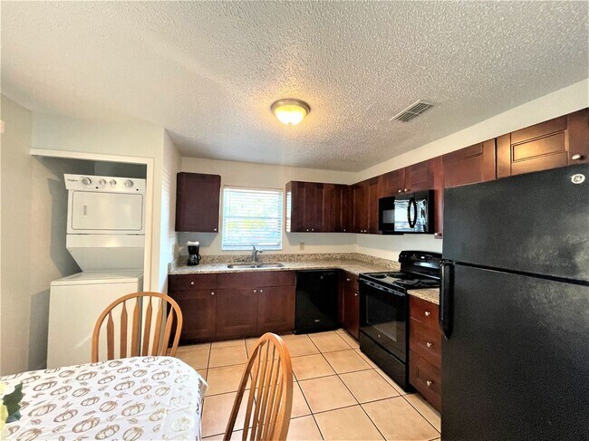 Building Photo - 11332 Walsingham Rd