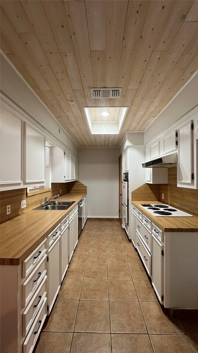 Foto del edificio - 1806 Cedar Dr