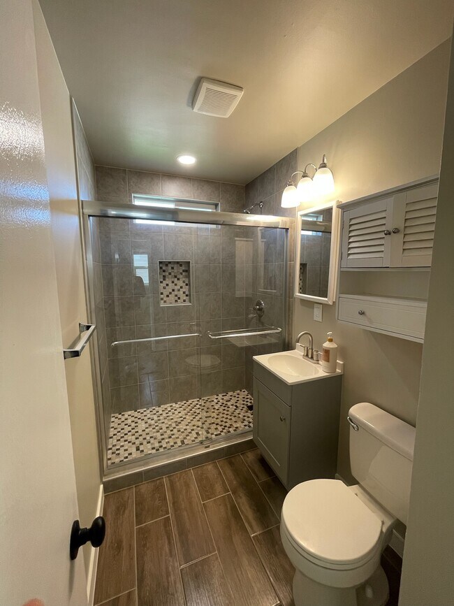 Building Photo - 1 A St