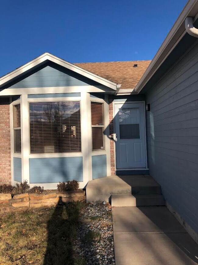 Building Photo - Nice Four Bedroom, Three bath home with Main Level Primary Bedroom, Newly Renovated