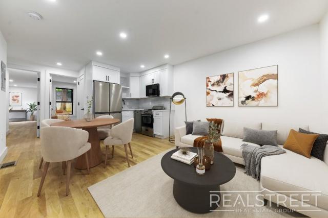Building Photo - 3 bedroom in BROOKLYN NY 11206